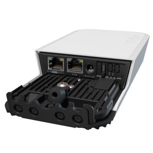 Точка доступа MikroTik RBwAPG-5HacD2HnD вид внутренних разъёмов