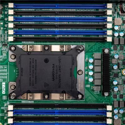 HIPER R2-T222424-08 детальный вид на сокет и слоты памяти сервера